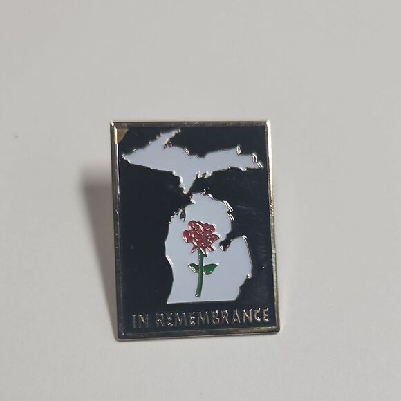 Michigan Fallen Heroes Vintage State Peninsula MI In Remembrance Lapel Pin - Picture 1 of 3